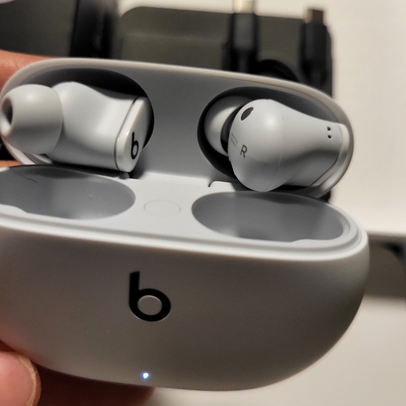 Beats Studio Buds – True Wireless Noise Cancelling Earphones – White - Picture 4 of 6